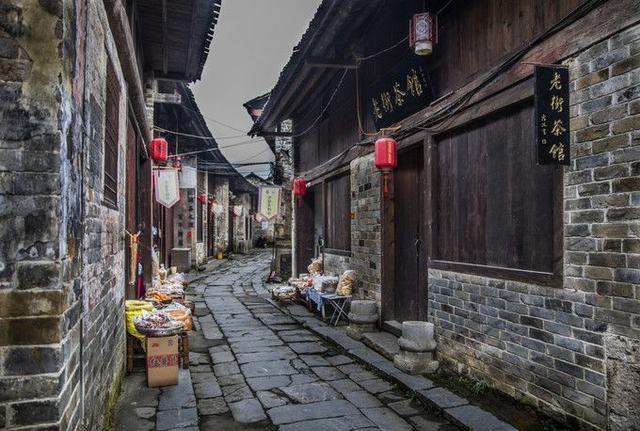 找答案,就上那你呢+会为了哄她开心而诋毁我吗?是什么意思!