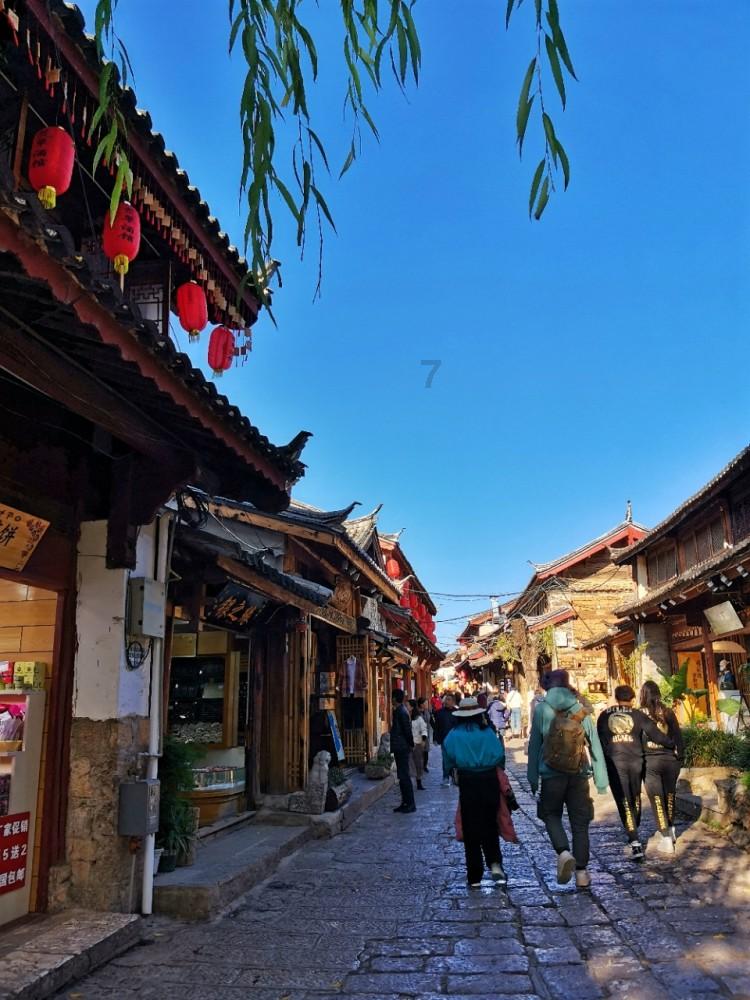 喉咙有异物感,咳出臭鸡蛋味小石头?可能是你的扁桃体结石了